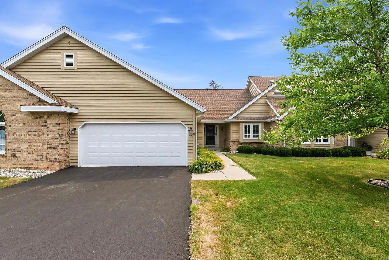 Exterior of 846 Shoal Crk A, Waterford, WI 53185