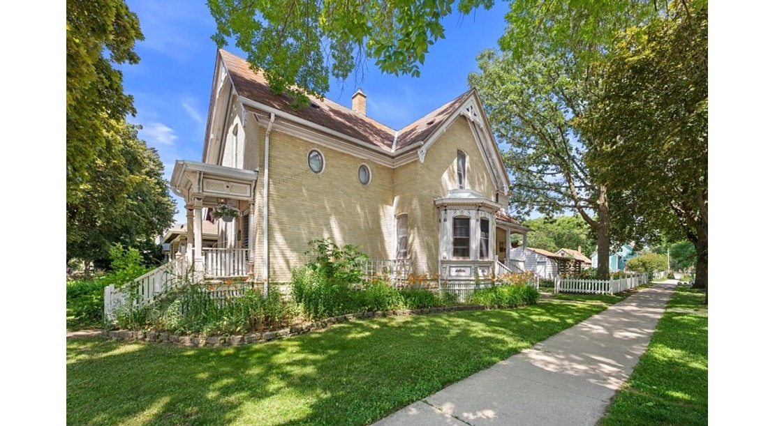 Photo 1 of 3174 S Herman St, Milwaukee, WI 53207